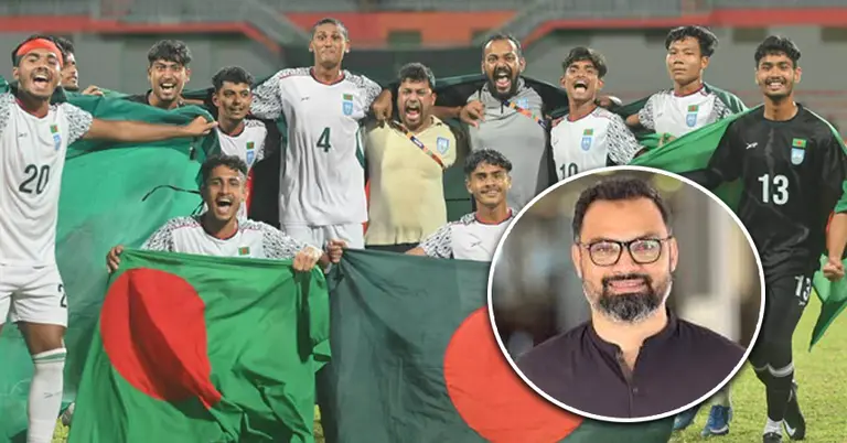 বাংলাদেশ দলের উদযাপন; ইনসেটে ক্রীড়া প্রতিমন্ত্রী আমিনুল হক